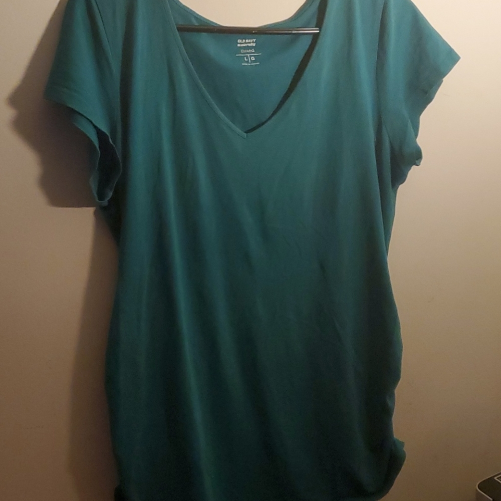 Old Navy Maternity shirt 👶 🔴2 for$25🎗